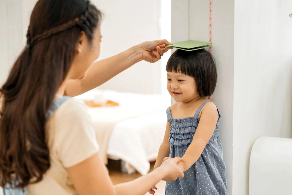 Khi nào bố mẹ thấp nhưng cần chú ý đến chiều cao của trẻ?